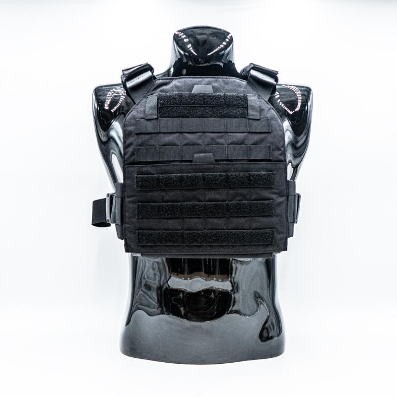 A Body Armor Direct Advanced Body Armor Plate Carrier on a mannequin.